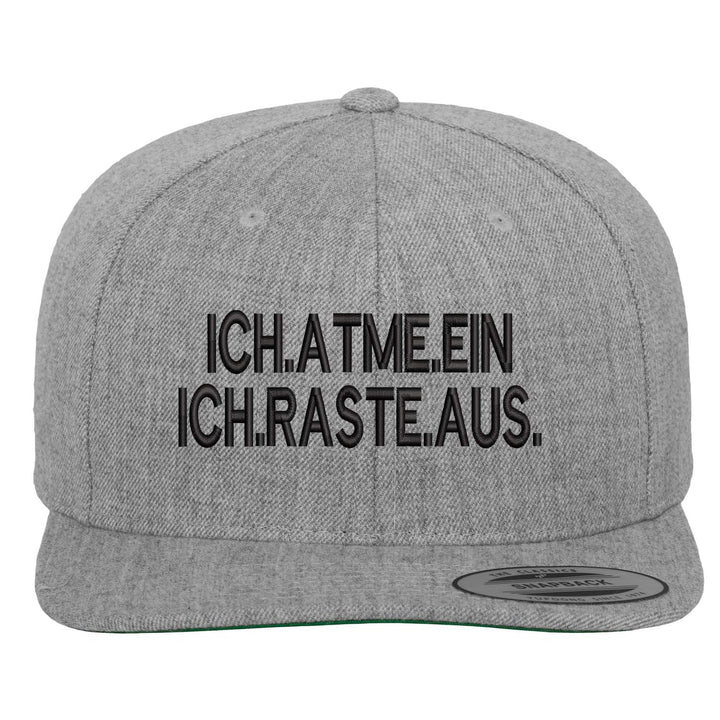 Classic Snapback Cap "Ich atme ein - Ich raste aus"